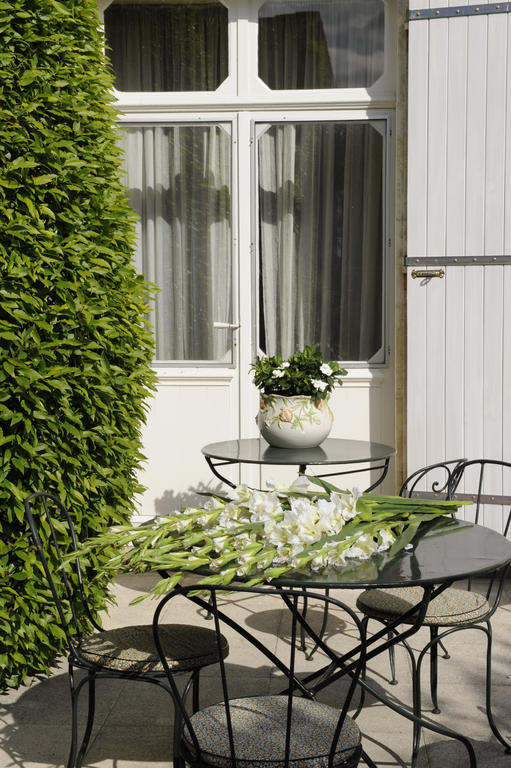 Chambres D'Hotes Les Tilleuls คอญญัก ภายนอก รูปภาพ